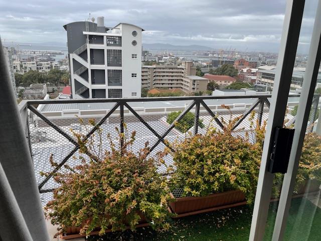To Let 2 Bedroom Property for Rent in Green Point Western Cape